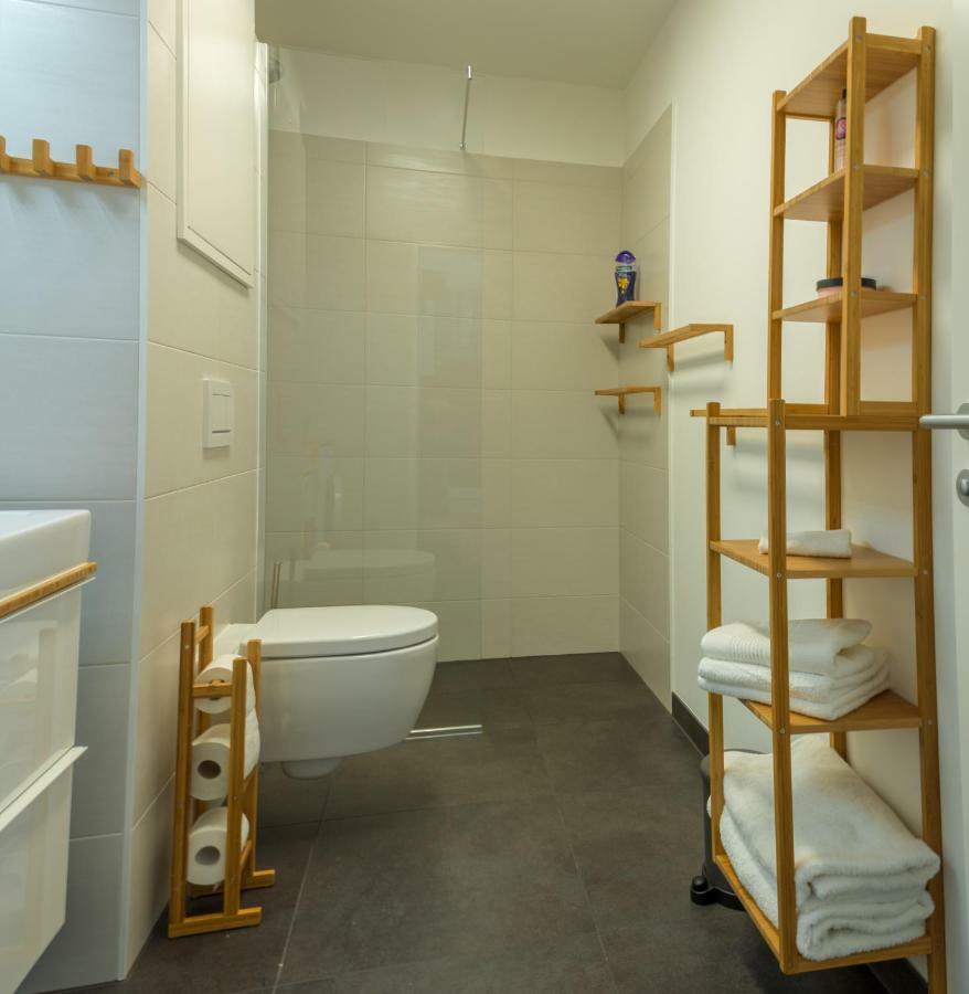 Yellow Flower Apartment With Pool - 5 Min To Lake 维也纳 外观 照片