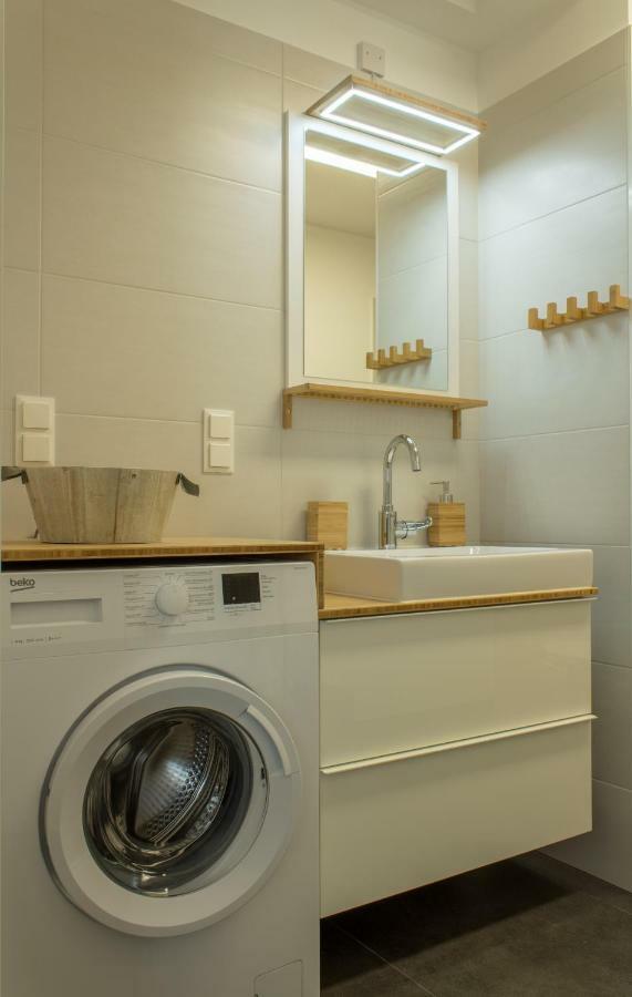 Yellow Flower Apartment With Pool - 5 Min To Lake 维也纳 外观 照片